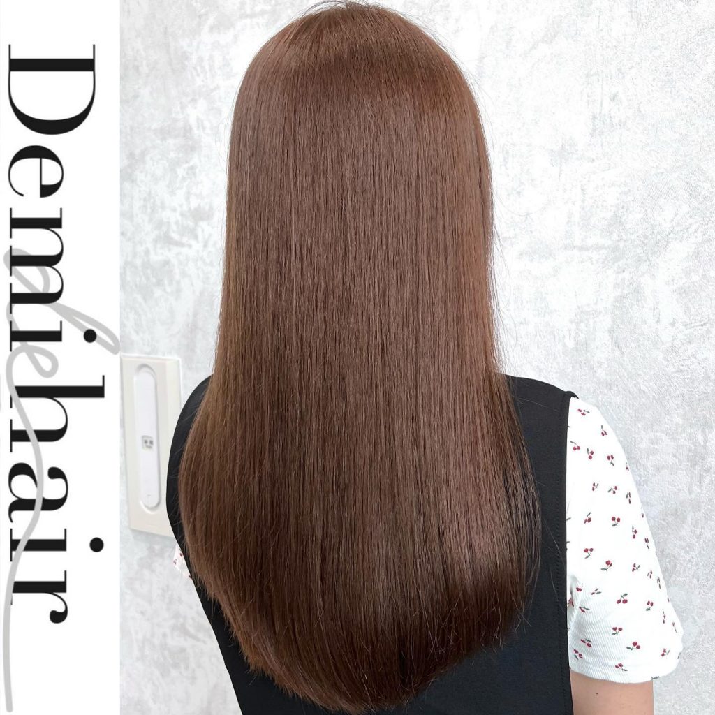 ショコラブラウン×ストレートヘアー最近ブラウン系のカラーも流行ってます！アッシュに飽きてきた人におすすめ！暖色系なので色持ちも長くキレイが長続きします️2021.07.01 平成エリアにNEW OPEN!「Demi hair」リーズナブルな価格帯で最上級の仕上がりニューヨーク、ロンドン、東京で培った確かな技術と知識で、親身にお客様1人1人に寄り添った熊本一、丁寧なヘアスタイルをお造りします‍♂️この長さは毛量や髪の毛太さでどの長さがいい！というのがあり、1人1人に合わせて調合してますのでお気軽にご相談ください！前持ったご予約をお勧めしてます！お気軽にご予約、ご相談下さい！‍♂️僕オリジナルの特別調合で品良くかわいくオシャレにさせていただきます！髪質、髪色を考慮した丁寧なカラーリングで綺麗な仕上りです‍♂️カラー、カット、パーマともに必ず満足する仕上がりに致します！是非一度、お任せください！ノープランでも大歓迎☘️お客様お一人お一人にあったスタイルを考えさせていただきます！‍♀️‍♂️旬なデザインもお任せください！ご予約はDM、LINE、ホットペッパービューティからどうぞ！️☘️ホットペッパービューティ↓https://beauty.hotpepper.jp/slnH000538889/.公式ホームページ↓https://www.demi-hair.com.公式ライン↓https://lin.ee/YjRfOCI..公式インスタアカウント↓@demihair_official..インスタのDMでもご相談お受けしています！お気軽にご連絡ください！️…〒8600815熊本県 熊本市中央区春竹町大字春竹488-1 G&