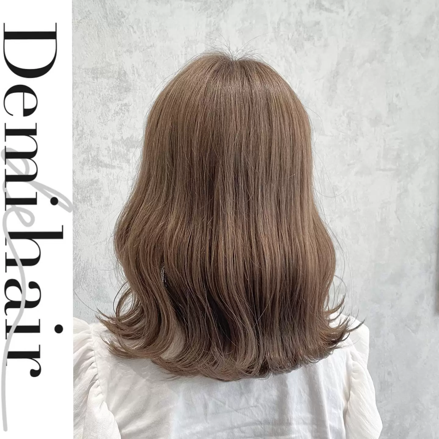 ラテベージュ×波ウェーブミディアム..Demihairオリジナル調合のラテベージュカラーになります️染める前の髪色が明るいほど仕上がりが可愛くなります2021.07.01 平成エリアにNEW OPEN!「Demi hair」...リーズナブルな価格帯で最上級の仕上がりニューヨーク、ロンドン、東京で培った確かな技術と知識で、親身にお客様1人1人に寄り添った熊本一、丁寧なヘアスタイルをお造りします♂️...熊本一、丁寧なカラーを手頃な金額でお試しできます!透け感を出しつつ、品よくキレイに楽しみましょう!️..この長さは毛量や髪の毛太さでどの長さがいい!というのがあり、1人1人に合わせて調合してますのでお気軽にご相談ください!前持ったご予約をお勧めしてます!お気軽にご予約、ご相談下さい!♂️...僕オリジナルの特別調合で品良くかわいくオシャレにさせていただきます!.髪質、髪色を考慮した丁寧なカラーリングで綺麗な仕上りです♂️..カラー、カット、パーマともに必ず満足する仕上がりに致します!是非一度、お任せください!..ノープランでも大歓迎☘️..お客様お一人お一人にあったスタイルを考えさせていただきます!♀️♂️..旬なデザインもお任せください!..ご予約はDM、LINE、ホットペッパービューティからどうぞ!️☘️..ホットペッパービューティ↓https://beauty.hotpepper.jp/slnH000538889/.公式ホームページ↓https://www.demi-hair.com.公式ライン↓https://lin.ee/YjRfOCI..インスタのDMでもご相談お受けしています!お気軽にご連絡ください!️...〒8600815熊本県 熊本市中央区春竹町大字春竹488-1 G's square2号.スタッフも募集中!.#Demihair #demieee #デミヘアー#熊本美容室 #波ウェーブ #haircolor#熊本美容師 #美容室 #熊本市中央区#熊本 #平成 #熊本市 #熊本カット#ベージュ #秋カラー #ラテベージュカラー #ヘアカラー #ミルクティーグレージュ #グレージュ #ミルクティーブラウン #平成美容室#ラテベージュ #ブリーチ無し#グレーベージュ #簡単ヘアアレンジ #ノーブリーチ #ミルクティーカラー#熊本カラー #韓国風カラー #ミルクティーベージュ