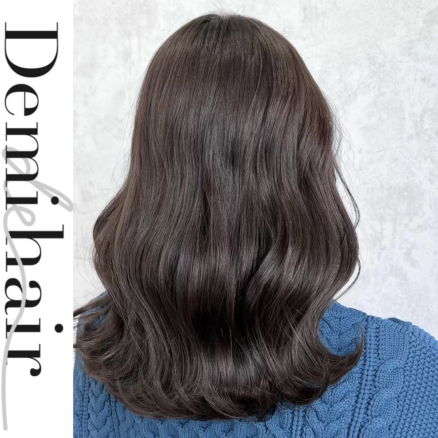 くすみグレージュ×URUGAMI髪質改善カラーの力を使ってする髪質改善も一緒にされててサラサラヘアーに!いつもアッシュ系で染められてるので抜けてもキレイなグレーベージュカラーの仕上がりになります!2021.07.01 平成エリアにNEW OPEN!「Demi hair」リーズナブルな価格帯で最上級の仕上がりニューヨーク、ロンドン、東京で培った確かな技術と知識で、親身にお客様1人1人に寄り添った熊本一、丁寧なヘアスタイルをお造りします♂️この長さは毛量や髪の毛太さでどの長さがいい!というのがあり、1人1人に合わせて調合してますのでお気軽にご相談ください!前持ったご予約をお勧めしてます!お気軽にご予約、ご相談下さい!♂️僕オリジナルの特別調合で品良くかわいくオシャレにさせていただきます!髪質、髪色を考慮した丁寧なカラーリングで綺麗な仕上りです♂️カラー、カット、パーマともに必ず満足する仕上がりに致します!是非一度、お任せください!ノープランでも大歓迎☘️お客様お一人お一人にあったスタイルを考えさせていただきます!♀️♂️旬なデザインもお任せください!ご予約はDM、LINE、ホットペッパービューティからどうぞ!️☘️ホットペッパービューティ↓https://beauty.hotpepper.jp/slnH000538889/.公式ホームページ↓https://www.demi-hair.com.公式ライン↓https://lin.ee/YjRfOCI..公式インスタアカウント↓@demihair_official..インスタのDMでもご相談お受けしています!お気軽にご連絡ください!️...〒8600815熊本県 熊本市中央区春竹町大字春竹488-1 G's square2号.スタッフも募集中!...#Demihair #demieee #デミヘアー#熊本美容室 #フォロー返します #平成美容室#熊本美容師 #美容室 #美容師求人#熊本 #平成 #熊本市 #熊本カット#アッシュベージュ #グレーベージュ #ベージュカラー #髪質改善カラー #URUGAMI髪質改善 #ロングヘア #髪質改善 #髪質改善トリートメント#くすみグレージュ #ヘアカラー#ラテベージュ#ミルクティーカラー#シアーグレージュ #グレージュ#熊本カラー #韓国カラー #ミルクティーベージュ