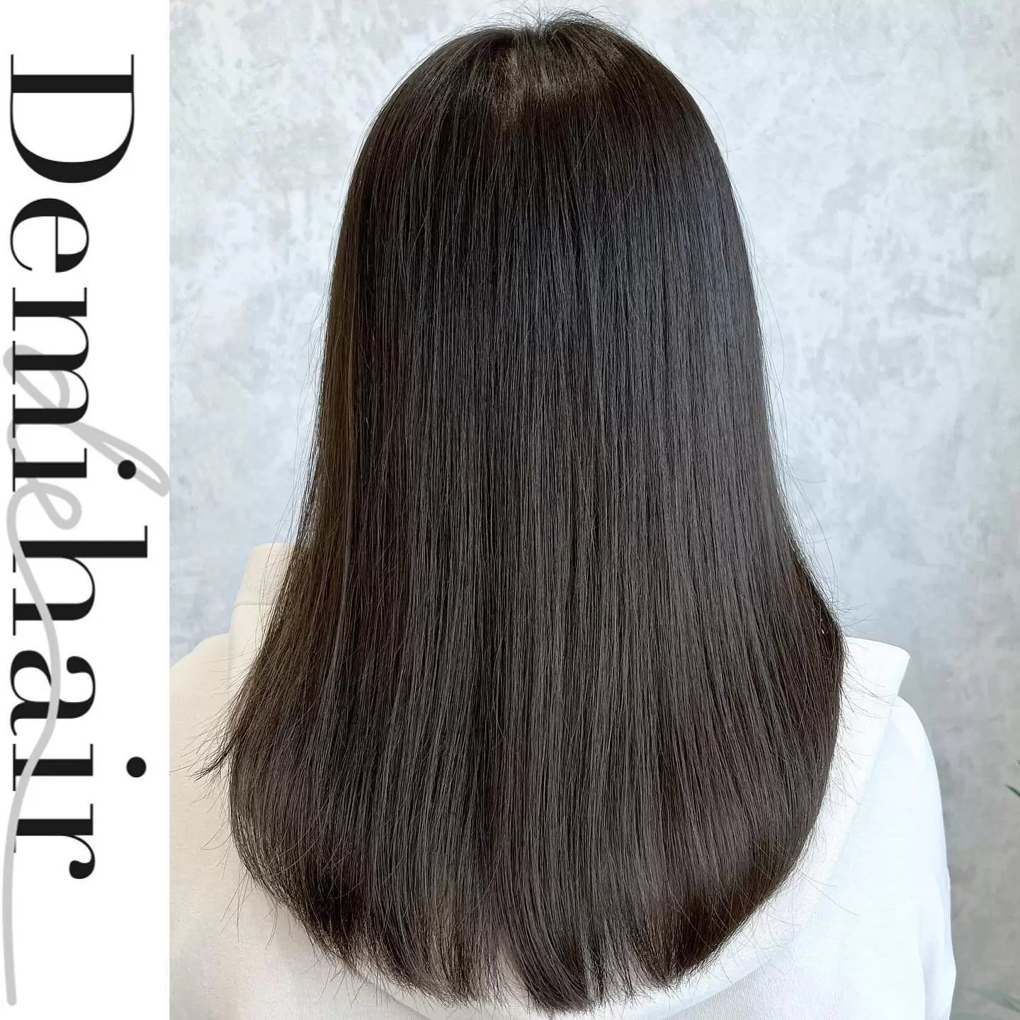 オリーブグレージュ×ストレートヘア毎回アッシュで染めてる赤みの少ない髪にオリーブ×アッシュでしっかり赤みを消した旬色カラーに!!明るい状態から暗く染めれば染めるほどしっかり赤みが消えます!2021.07.01 平成エリアにNEW OPEN!「Demi hair」リーズナブルな価格帯で最上級の仕上がりニューヨーク、ロンドン、東京で培った確かな技術と知識で、親身にお客様1人1人に寄り添ったヘアスタイルをお造りします!熊本一、丁寧なカラーを手頃な金額でお試しできます!透け感を出しつつ、品よくキレイに楽しみましょう!️この長さは毛量や髪の毛太さでどの長さがいい!というのがあり、1人1人に合わせて調合してますのでお気軽にご相談ください!前持ったご予約をお勧めしてます!お気軽にご予約、ご相談下さい!♂️僕オリジナルの特別調合で品良くかわいくオシャレにさせていただきます!髪質、髪色を考慮した丁寧なカラーリングで綺麗な仕上りです♂️カラー、カット、パーマともに必ず満足する仕上がりに致します!是非一度、お任せください!ノープランでも大歓迎☘️お客様お一人お一人にあったスタイルを考えさせていただきます!♀️♂️旬なデザインもお任せください!ご予約はDM、LINE、ホットペッパービューティからどうぞ!️☘️ホットペッパービューティ↓https://beauty.hotpepper.jp/slnH000538889/公式ホームページ↓https://www.demi-hair.com公式ライン↓https://lin.ee/YjRfOCI公式インスタアカウント↓@demihair_official@demihair_hamada@demihair_kanoインスタのDMでもご相談お受けしています!お気軽にご連絡ください!️〒8600815熊本県 熊本市中央区春竹町大字春竹488-1 G's square2号スタッフも募集中!#Demihair #demieee #デミヘアー#熊本美容室 #玉名美容室 #平成美容室#熊本美容師 #美容室 #韓国#熊本 #平成 #熊本市 #熊本カット#韓国ヘア #オリーブベージュ #ベージュカラー #カーキベージュ #オリーブカラー #ヨシンモリ #カーキグレージュ #カーキカラー#緑カラー #ヘアカラー#オリーブグレージュ #髪質改善 #アッシュベージュ #ミルクティーカラー#熊本カラー #韓国風カラー #エギョモリ