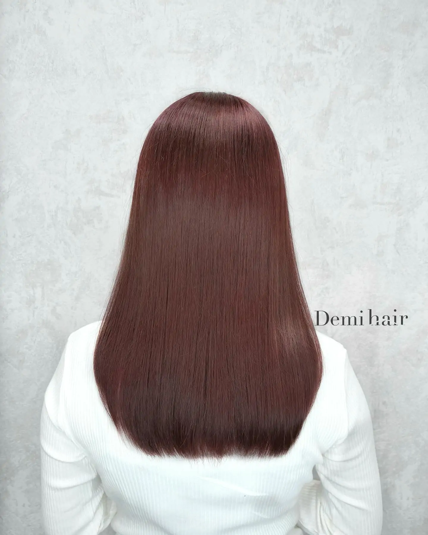 ピンクラベンダー‪秋にぴったりな深めピンクで大人かわいい仕上がりに🏻「Demi hair【デミヘアー】」リーズナブルな価格帯で最上級の仕上がりニューヨーク、ロンドン、東京で培った確かな技術と知識で、親身にお客様1人1人に寄り添ったスタイルをお作りします！熊本一、丁寧なカラーを手頃な金額でお試しできます！透け感を出しつつ、品よくキレイに楽しみましょう！️この長さは毛量や髪の毛太さでどの長さがいい！というのがあり、1人1人に合わせて調合してますのでお気軽にご相談ください！前持ったご予約をお勧めしてます！お気軽にご予約、ご相談下さい！‍♂️僕オリジナルの特別調合で品良くかわいくオシャレにさせていただきます！髪質、髪色を考慮した丁寧なカラーリングで綺麗な仕上りです‍♂️カラー、カット、パーマともに必ず満足する仕上がりに致します！是非一度、お任せください！ノープランでも大歓迎☘️お客様お一人お一人にあったスタイルを考えさせていただきます！‍♀️‍♂️旬なデザインもお任せください！ご予約はDM、LINE、ホットペッパービューティからどうぞ！️☘️ホットペッパービューティ↓https://beauty.hotpepper.jp/slnH000538889/.公式ホームページ↓https://www.demi-hair.com公式ライン↓https://lin.ee/YjRfOCI公式インスタアカウント↓@demihair_officialインスタのDMでもご相談お受けしています！お気軽にご連絡ください！️〒8600815熊本県 熊本市中央区春竹町大字春竹488-1 G's square2号スタッフも募集中！#Demihair #demieee #デミヘアー#熊本美容室　#いいね返し #平成美容室#熊本美容師 #美容室　#美容師求人#熊本　#平成#ピンクラベンダー #ピンク #カシスピンク#ローズピンク #チェリーピンク #秋カラー#熊本カラー