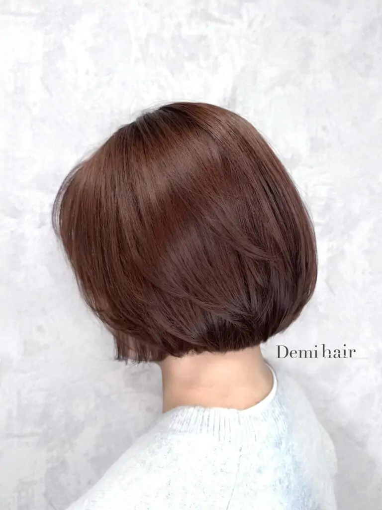 チョコレートブラウンカラー🤎レイヤーボブカット秋色こっくりブラウン大人気🤍️ボブスタイルにレイヤーを入れると動きが出てフワっとボブになります┈┈┈┈┈┈┈┈┈┈┈┈┈┈┈┈┈┈┈┈Demi hair 【デミヘアー】　でスタイリストをしています♡⃛&