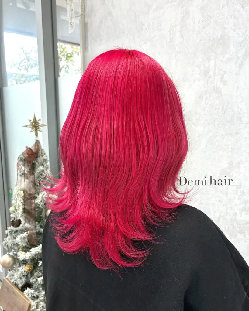 ショッキングピンク×レイヤー派手髪好きの方に︎︎1ブリーチにカラーバターの仕上がりです！ライブ前にもおすすめ「Demi hair【デミヘアー】」リーズナブルな価格帯で最上級の仕上がりニューヨーク、ロンドン、東京で培った確かな技術と知識で、親身にお客様1人1人に寄り添ったスタイルをお作りします！熊本一、丁寧なカラーを手頃な金額でお試しできます！透け感を出しつつ、品よくキレイに楽しみましょう！️この長さは毛量や髪の毛太さでどの長さがいい！というのがあり、1人1人に合わせて調合してますのでお気軽にご相談ください！前持ったご予約をお勧めしてます！お気軽にご予約、ご相談下さい！‍♂️僕オリジナルの特別調合で品良くかわいくオシャレにさせていただきます！髪質、髪色を考慮した丁寧なカラーリングで綺麗な仕上りです‍♂️カラー、カット、パーマともに必ず満足する仕上がりに致します！是非一度、お任せください！ノープランでも大歓迎☘️お客様お一人お一人にあったスタイルを考えさせていただきます！‍♀️‍♂️旬なデザインもお任せください！ご予約はDM、LINE、ホットペッパービューティからどうぞ！️☘️ホットペッパービューティ↓https://beauty.hotpepper.jp/slnH000538889/.公式ホームページ↓https://www.demi-hair.com公式ライン↓https://lin.ee/YjRfOCI公式インスタアカウント↓@demihair_officialインスタのDMでもご相談お受けしています！お気軽にご連絡ください！️〒8600815熊本県 熊本市中央区春竹町大字春竹488-1 G&