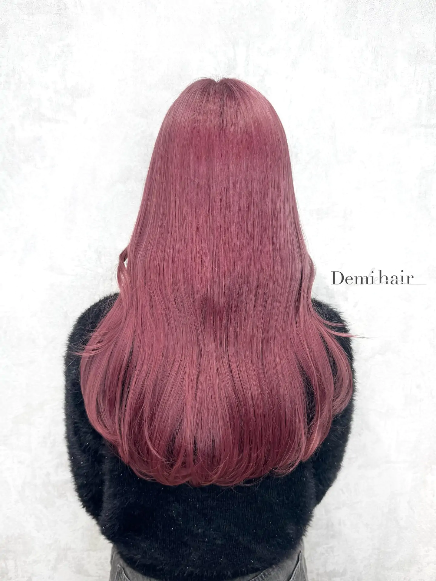 ローズピンク大人気ピンクカラー🎟️ブリーチ1回でできるカラーです「Demi hair 【デミヘアー】」いつでも褒められる髪"か叶うサロン熊本市のヘアサロン「Demihair(デミヘアー)」では、お客様一人ひとりに似合うオーダーメイドのトレンドヘアを、お客様からと美容師の両方(Demi)に視点からお造りし、通いやすいファストブランドで提供しています。NY.LONDON.TOKYOからの世界的な確かな技術と知識で、周りに褒められる、品よくキレイで可愛い素敵なスタイルに仕上げます。オリジナルの特別調合で品良くかわいくオシャレにさせていただきます!髪質、髪色を考慮した丁寧なカラーリングで綺麗な仕上りです!カラー、カット、パーマともに必ず満足する仕上がりに致します!是非一度、お任せください!ノープランでも大歓迎お客様お一人お一人にあったスタイルを考えさせていただきます!旬なデザインもお任せください!余裕を持ったご予約をオススメしております!公式ホームページ・公式LINE・アクセス・駐車場の確認はこちら↓↓↓https://linktr.ee/demihair_official〒8600815熊本県 熊本市中央区春竹町大字春竹488-1 G's square2号スタッフも募集中! #熊本美容室 #ピンクカラー #ブリーチカラー #ローズピンク #カシスピンク